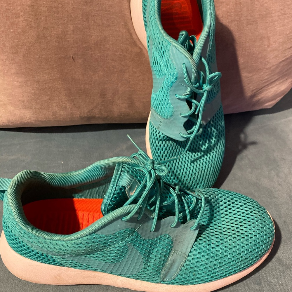 Shoe